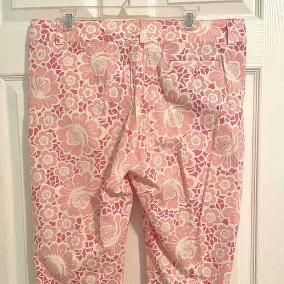 Lilly Pulitzer Size 14 White and Pink Floral Pattern Capri Pants - Picture 2 of 3